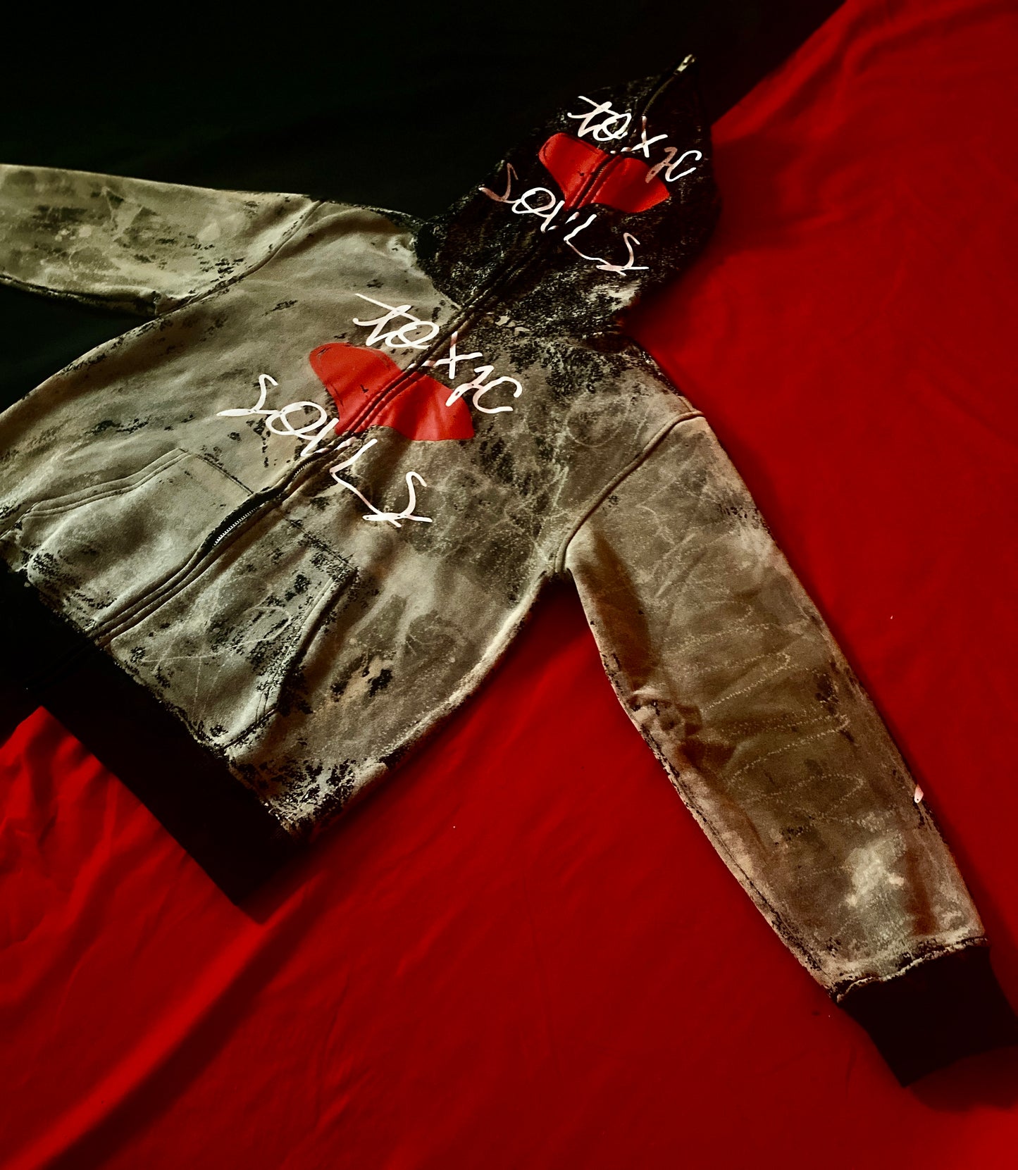 𝚂𝚝𝚊𝚒𝚗𝚎𝚍 𝙷𝚎𝚊𝚛𝚝𝚜 𝟷 𝙾𝚏 𝟷 𝚉𝚒𝚙 𝚄𝚙 𝙷𝚘𝚘𝚍𝚒𝚎 (𝙻𝙰𝚁𝙶𝙴)